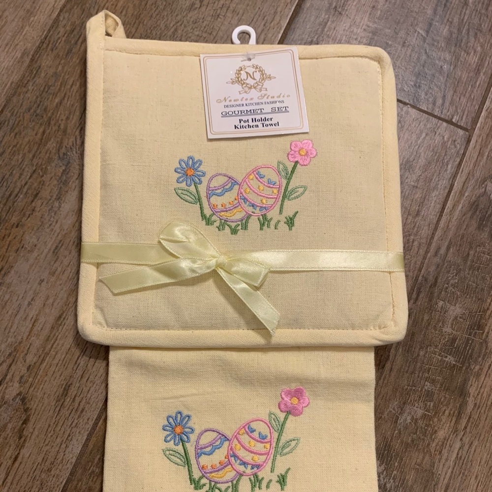 Spring Kitchen Towel/Pot Holder Set - Picture 2 of 5